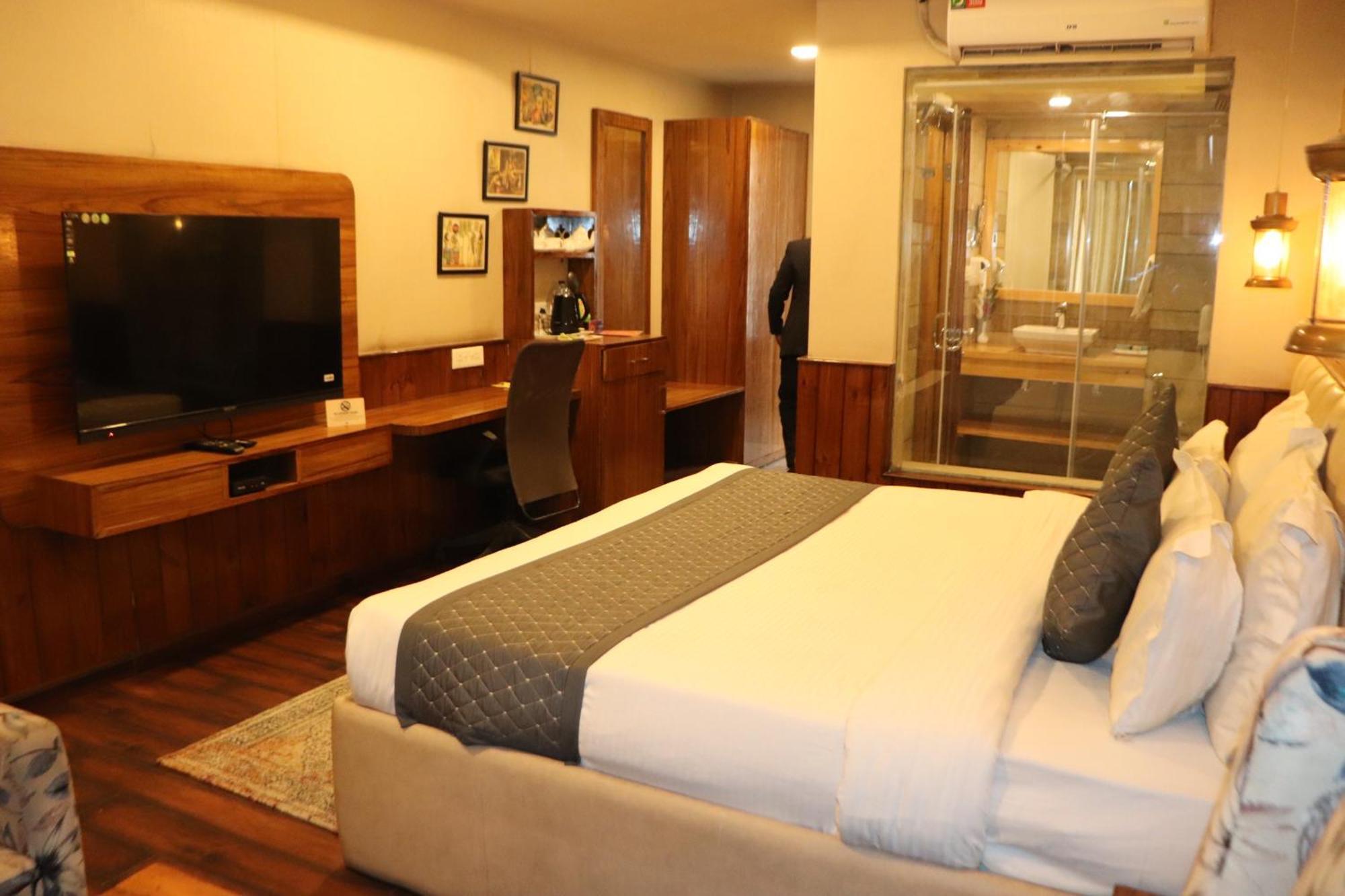 Royal Castle Hotel Kasol Luaran gambar