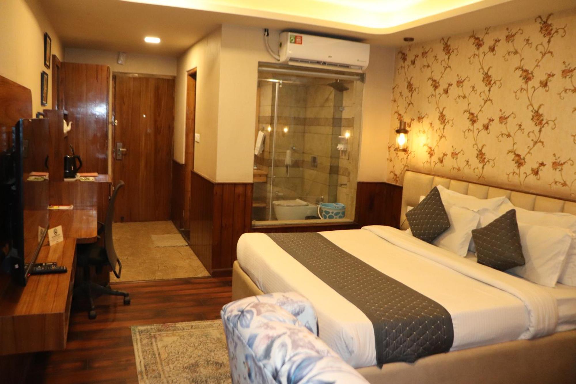 Royal Castle Hotel Kasol Luaran gambar